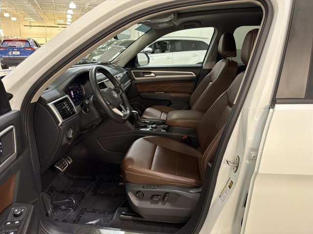 Certified 2023 Volkswagen Atlas SEL R-Line AWD/4WD image 16