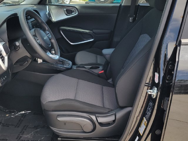 Certified 2025 Kia Soul LX w/ LX Technology Package FWD image 9