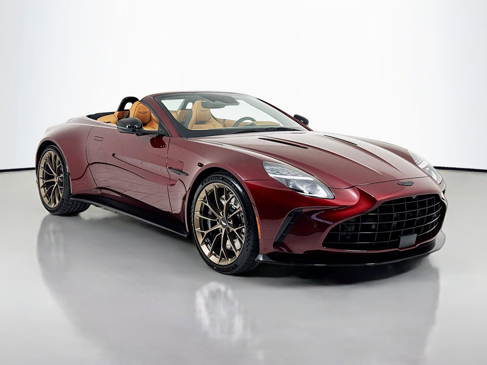 Used 2026 Aston Martin V8 Vantage Coupe image 1