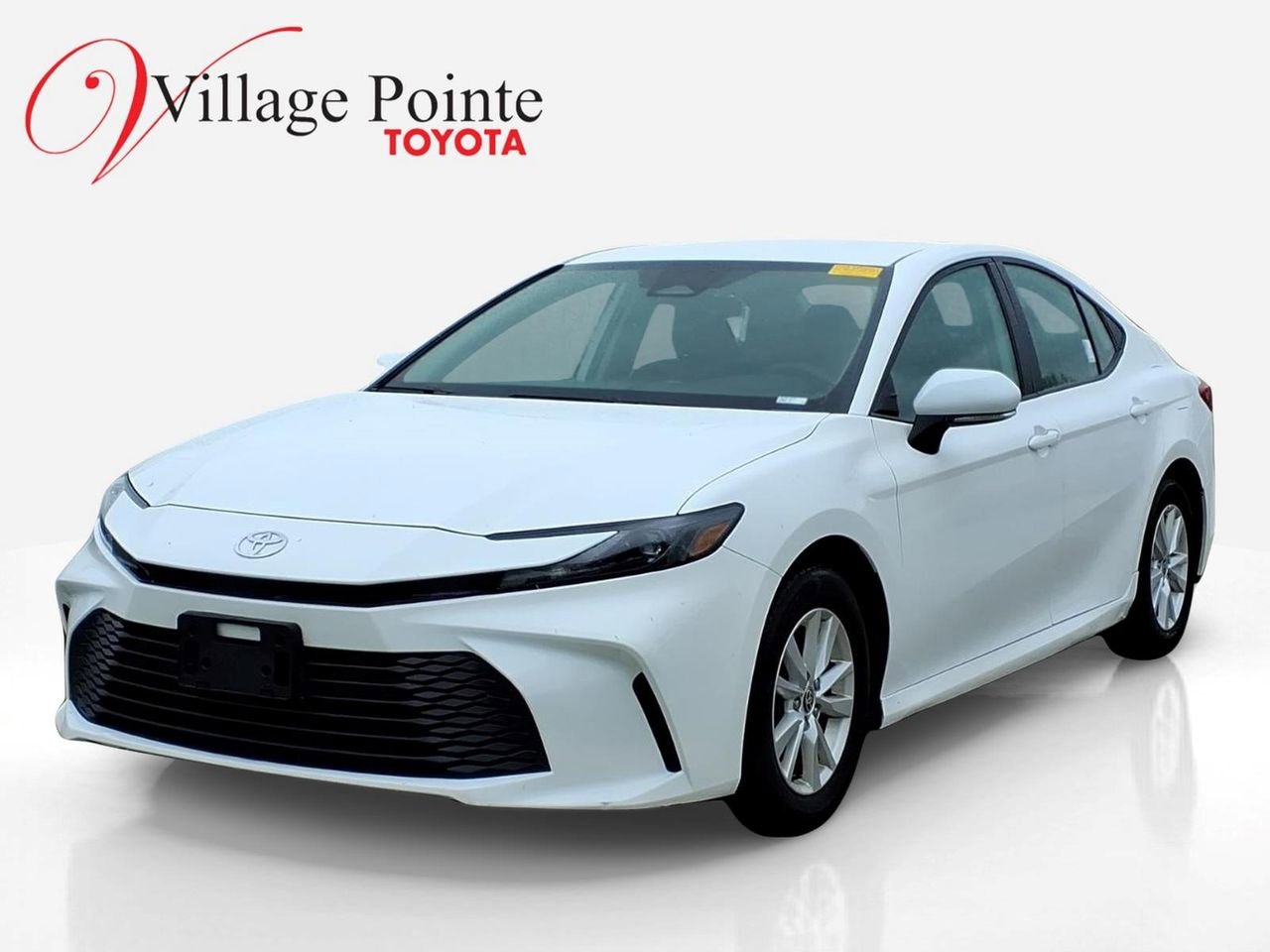 Used 2025 Toyota Camry LE FWD image 1