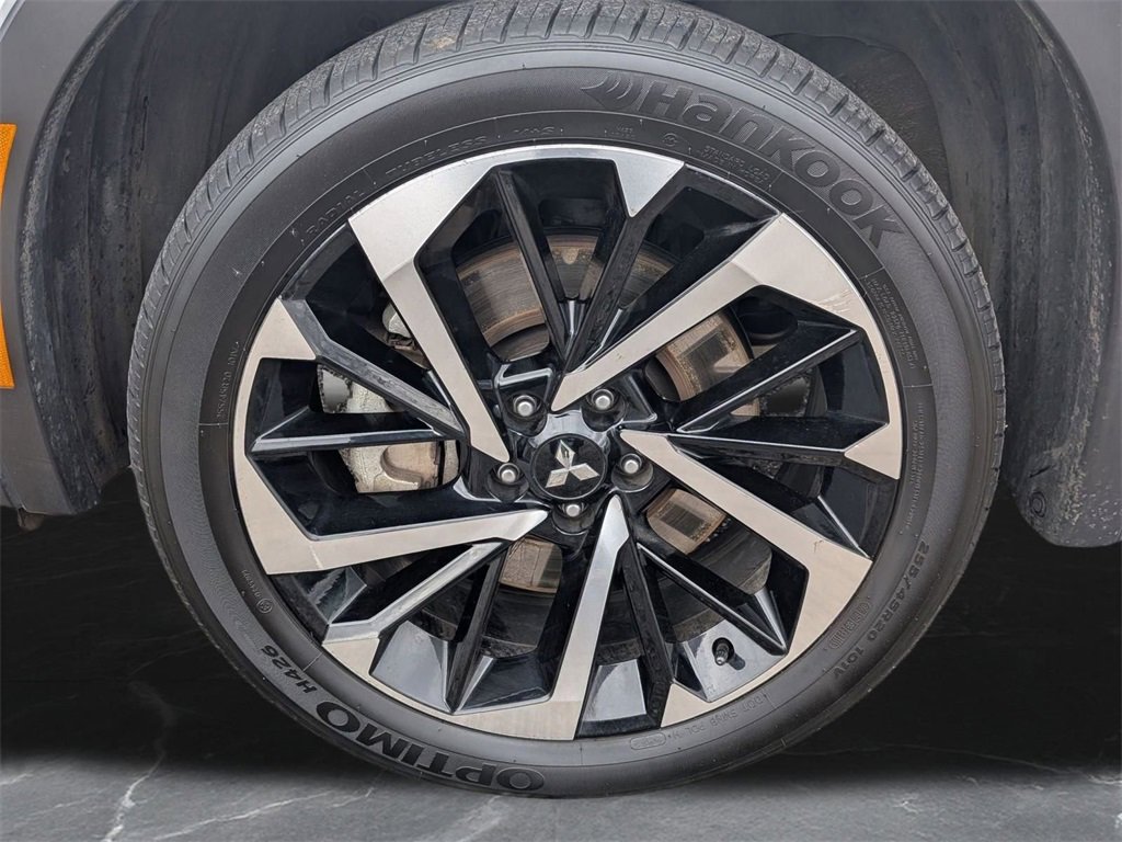 Used 2024 Mitsubishi Outlander SE image 32