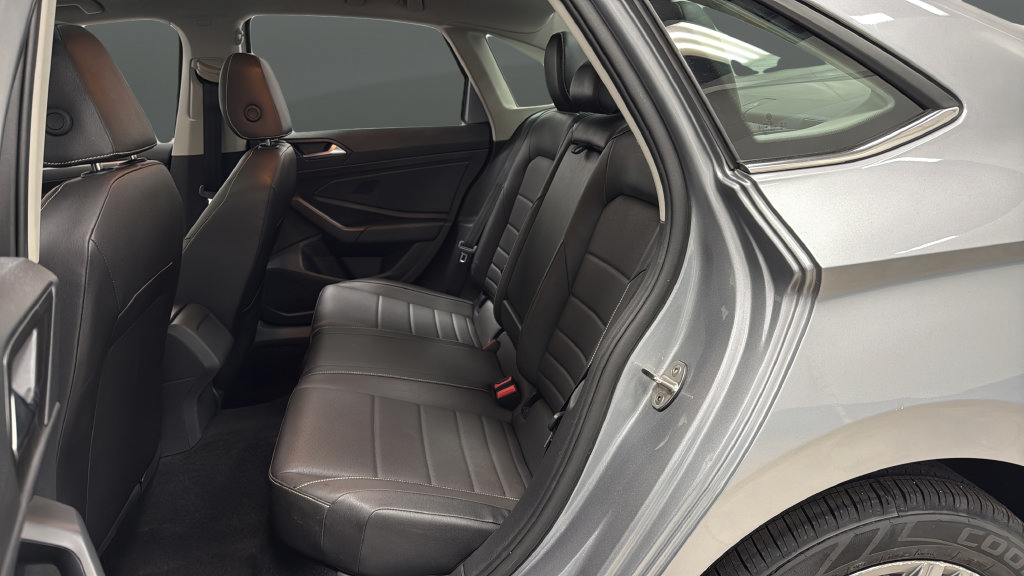 Certified 2024 Volkswagen Jetta SE FWD image 24
