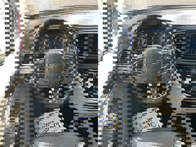 Used 2020 Chrysler Pacifica Touring-L image 24