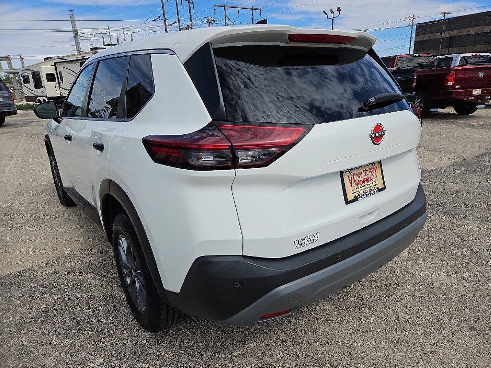 Used 2022 Nissan Rogue S AWD/4WD image 5