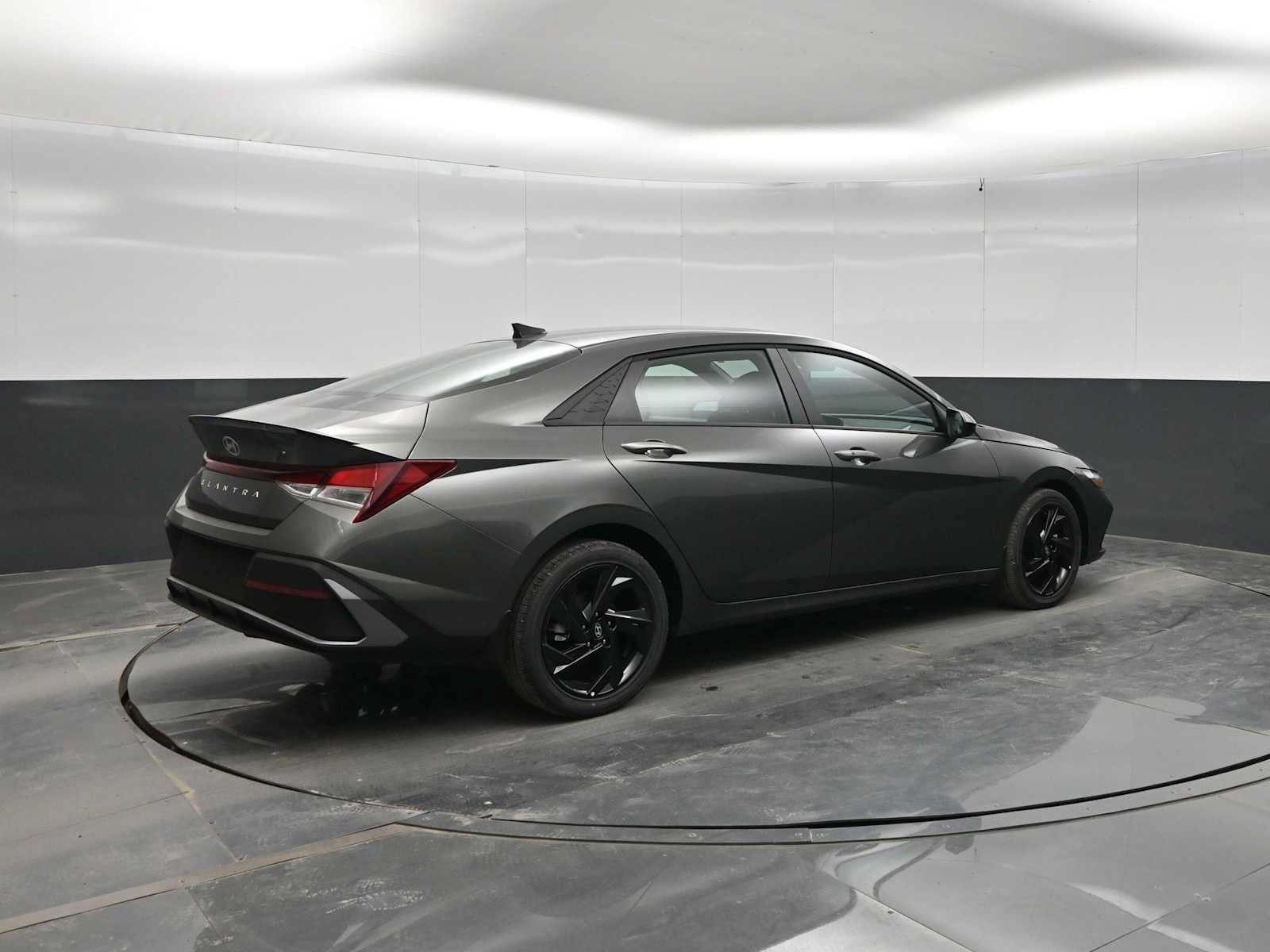 New 2026 Hyundai Elantra SEL Sport FWD image 7