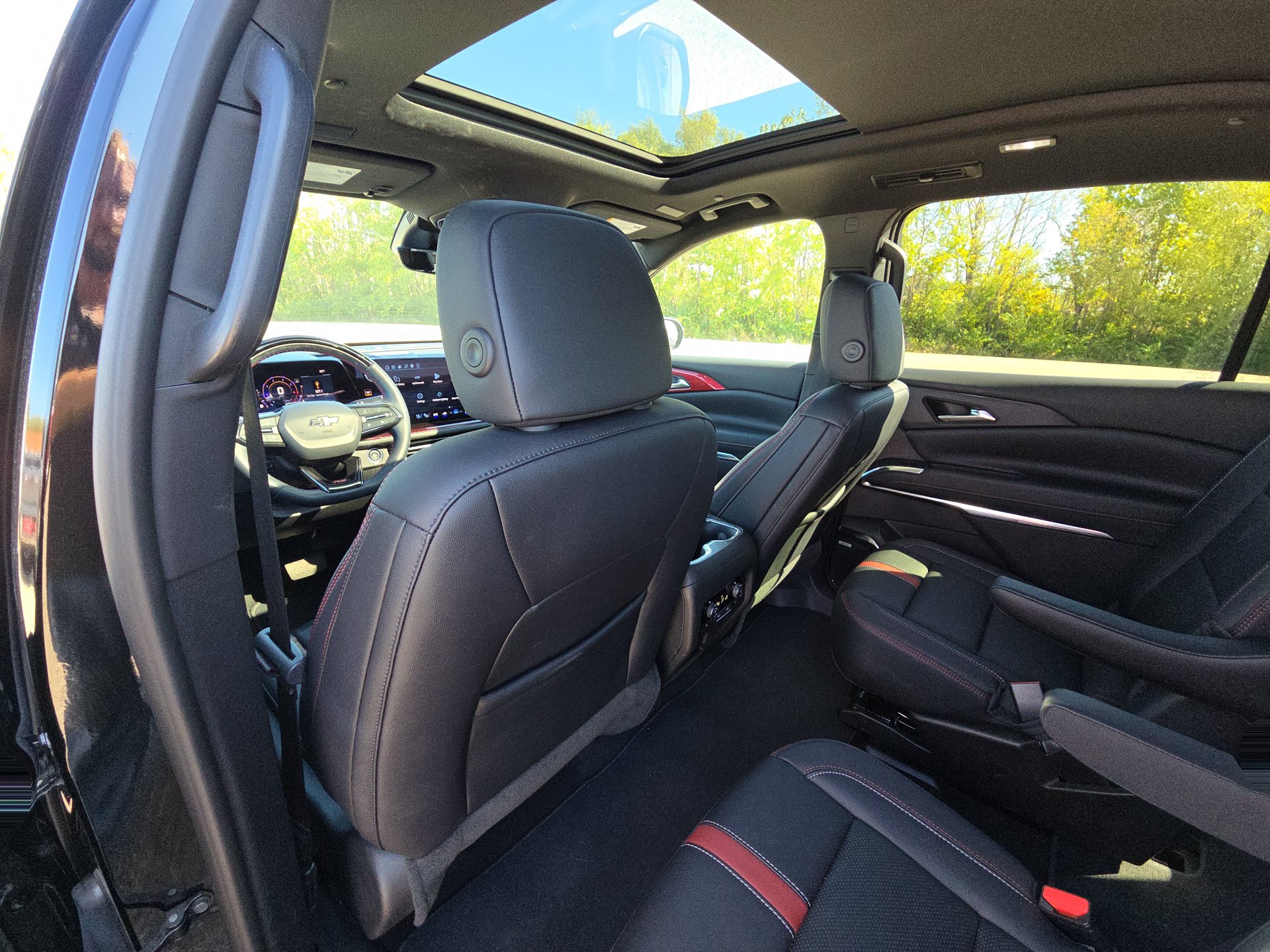 Used 2026 Chevrolet Traverse RS FWD image 28