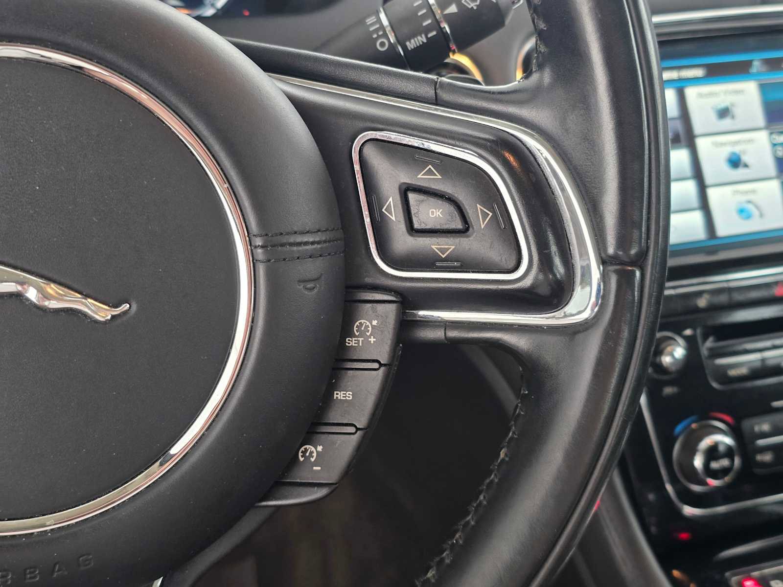 Used 2015 Jaguar XJ L Portfolio image 49