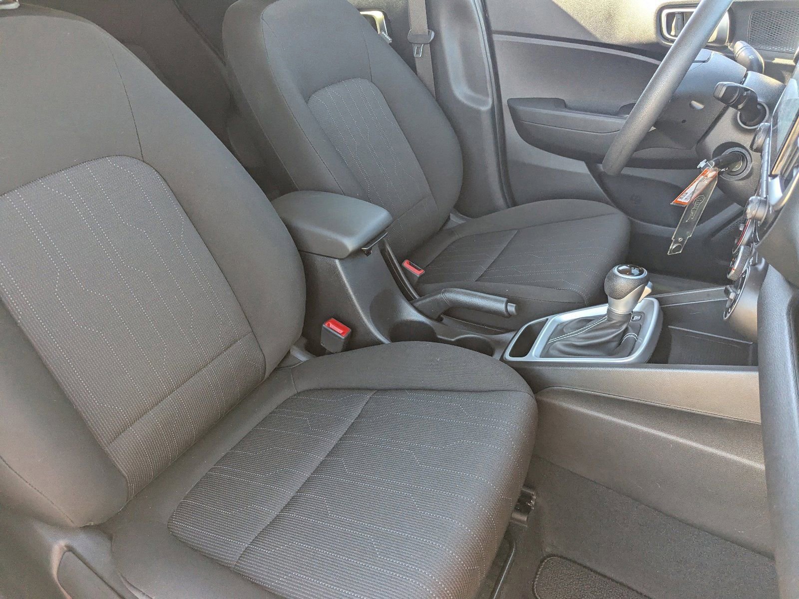 Used 2025 Hyundai Venue SE image 11