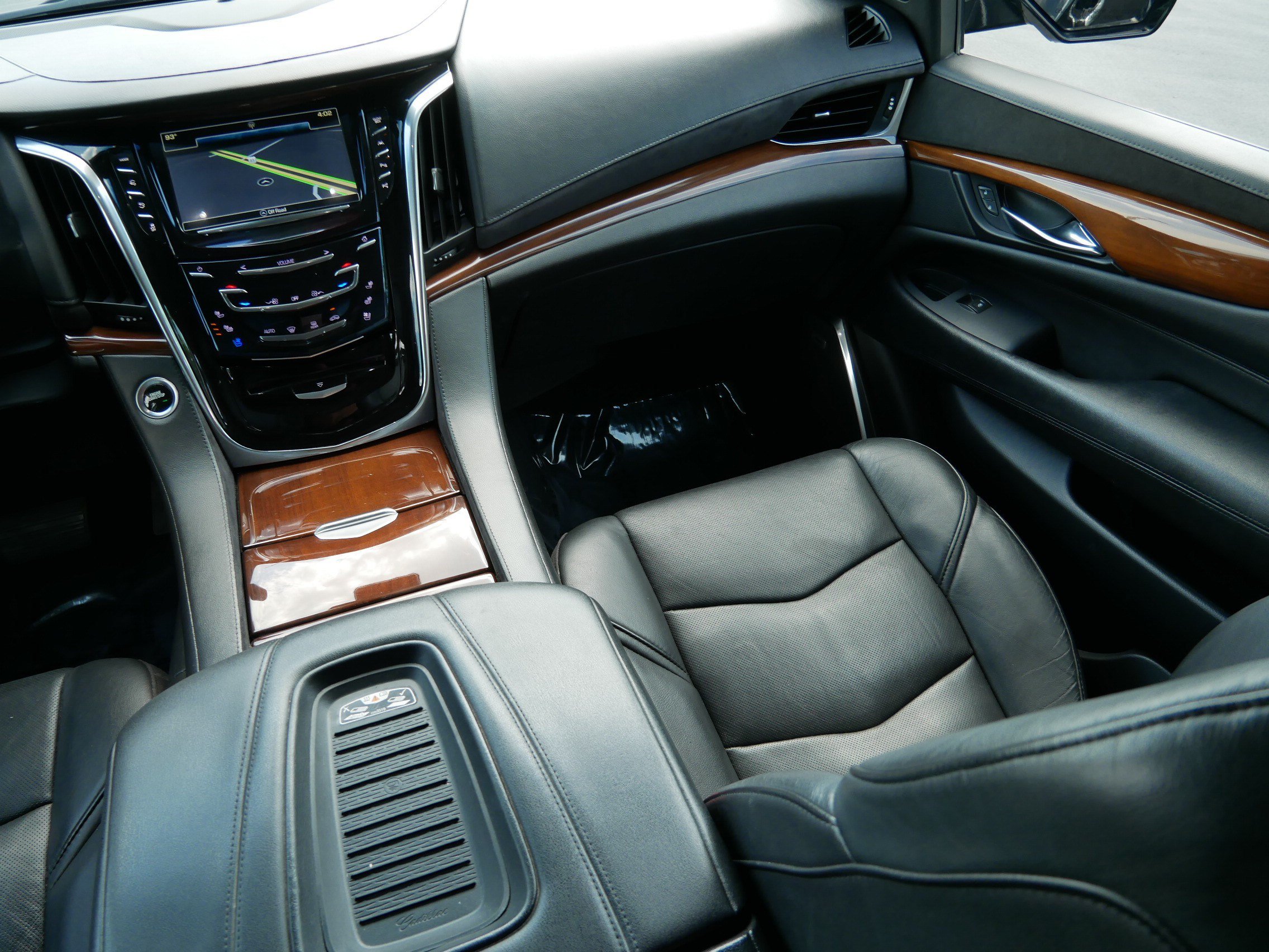 Used 2019 Cadillac Escalade ESV Luxury AWD/4WD image 11