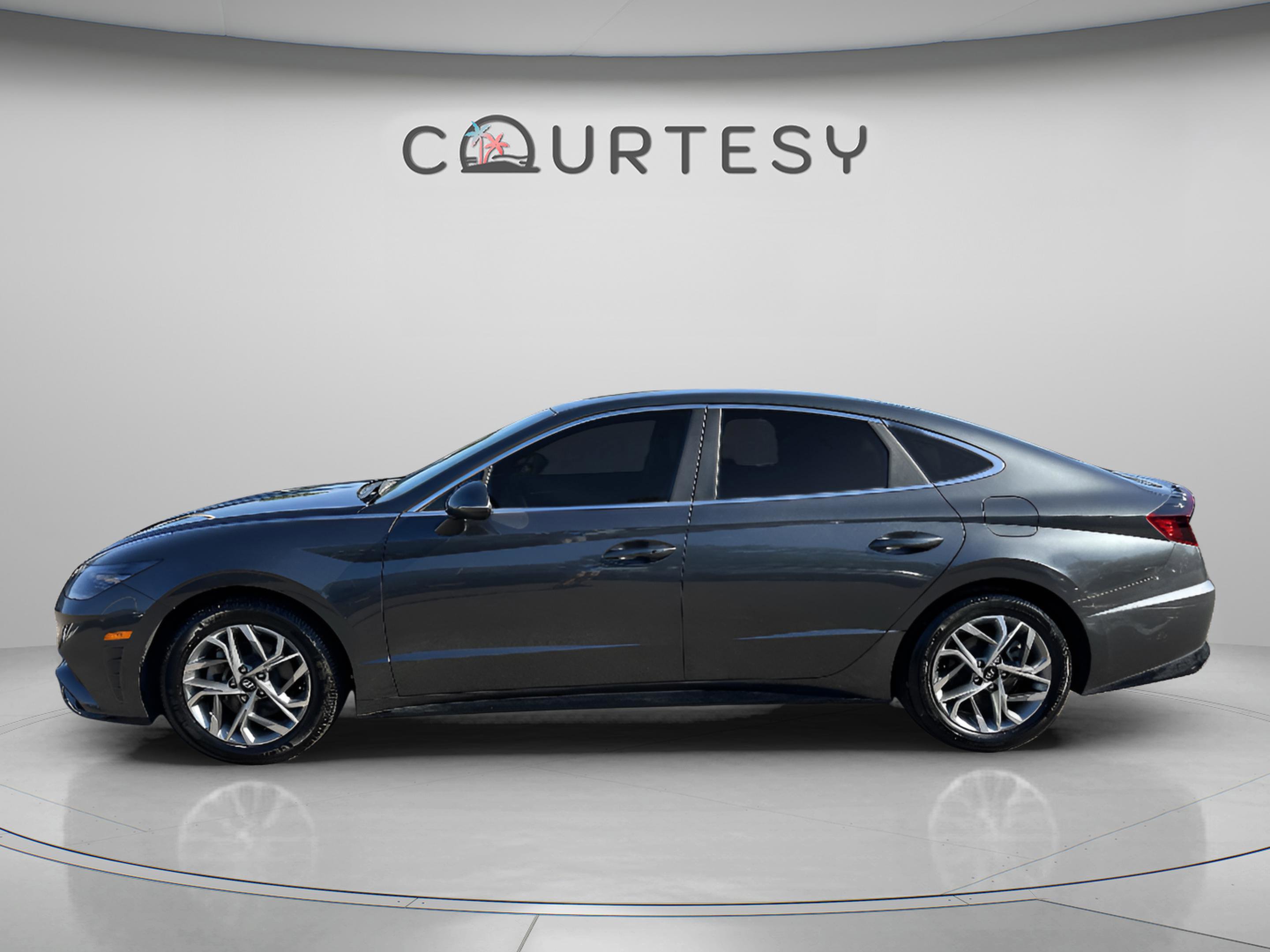 Used 2023 Hyundai Sonata SEL image 2