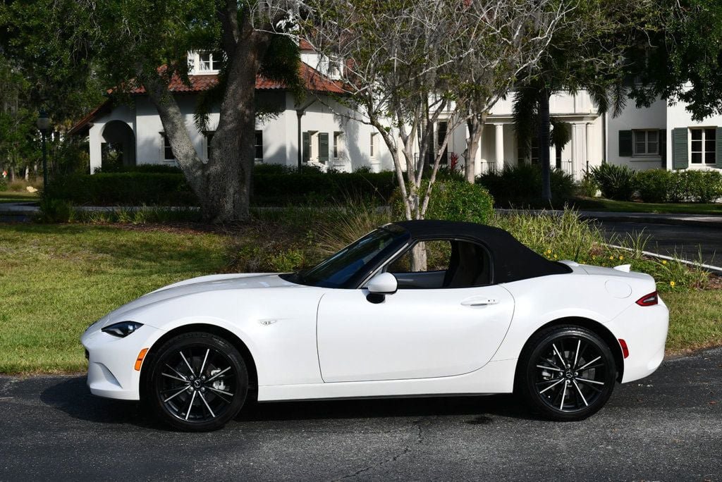 Used 2024 MAZDA MX-5 Miata Grand Touring RWD image 29