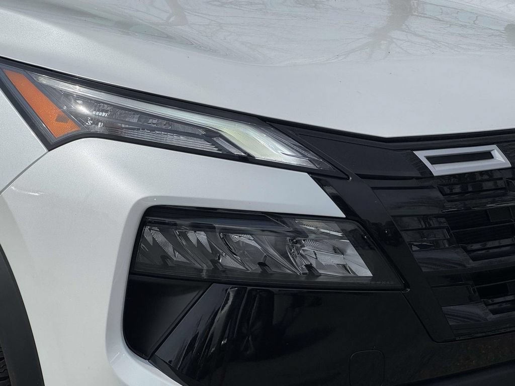 Used 2025 Nissan Rogue SV AWD/4WD image 6