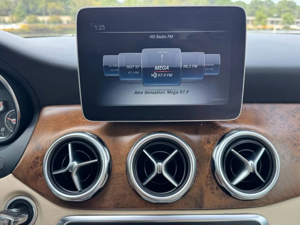 Used 2018 Mercedes-Benz GLA 250 4MATIC image 15