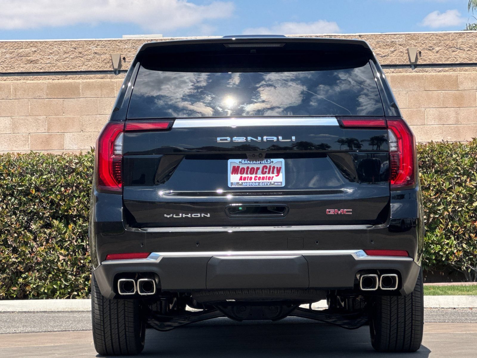 New 2026 GMC Yukon Denali w/ Denali Reserve Package AWD/4WD image 5