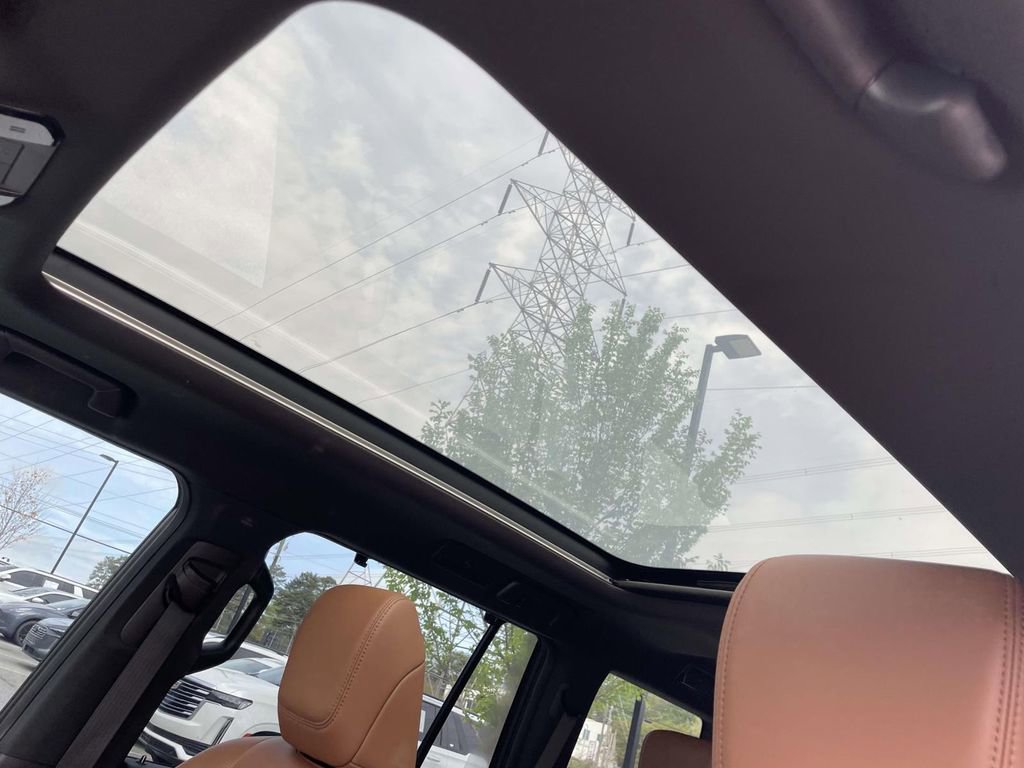 Used 2025 Lexus GX 550 w/ Accessory Package (2T) image 20