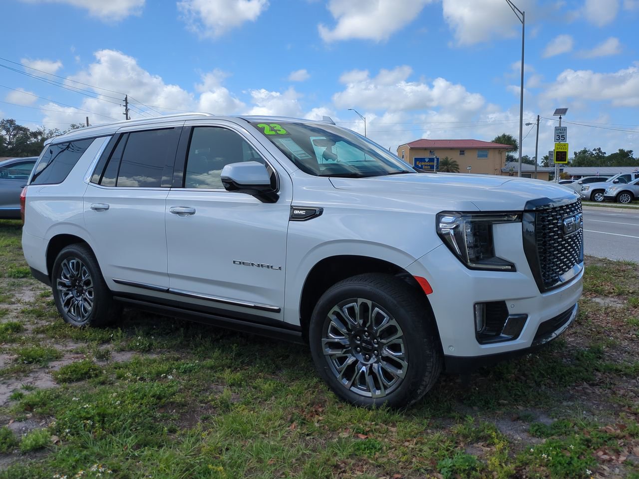 Used 2023 GMC Yukon Denali Ultimate AWD/4WD image 2