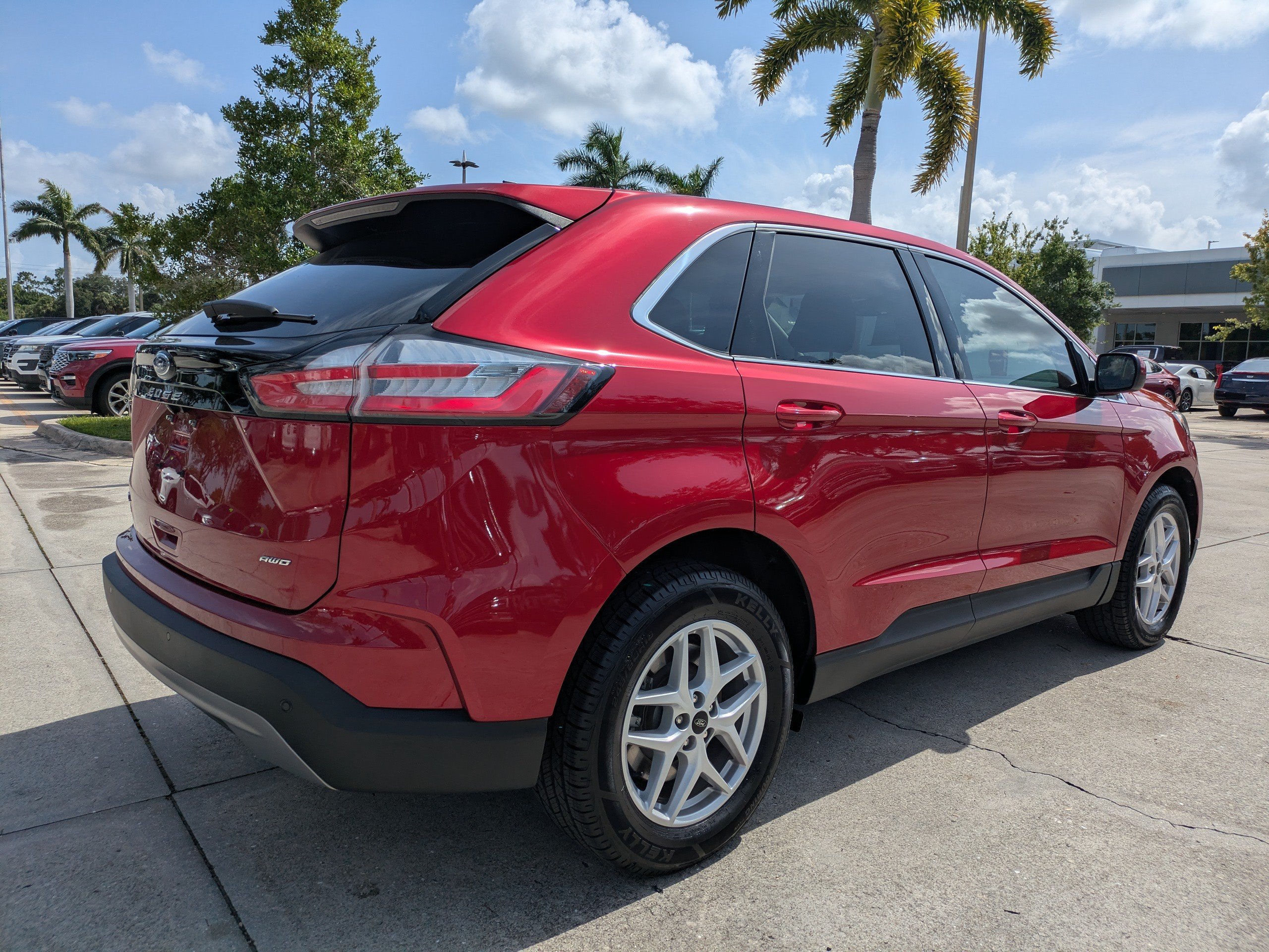 Certified 2023 Ford Edge SEL w/ Convenience Package AWD/4WD image 4