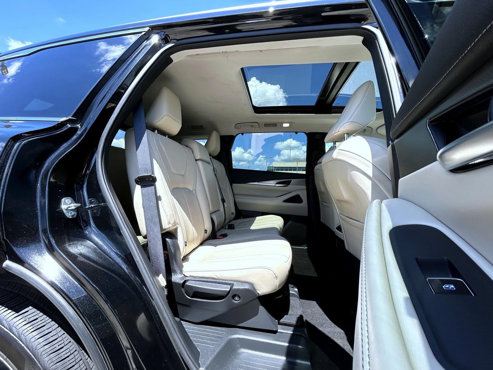 Certified 2023 INFINITI QX60 Luxe w/ Cargo Package AWD/4WD image 18