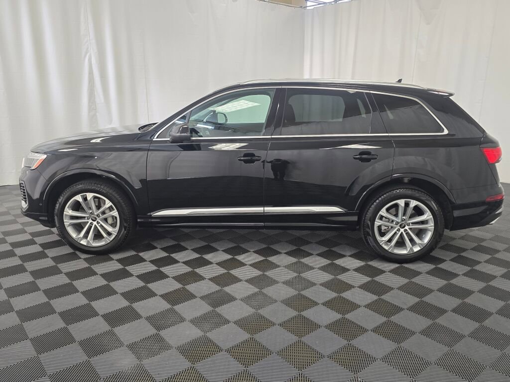 Certified 2025 Audi Q7 3.0T Premium Plus image 3