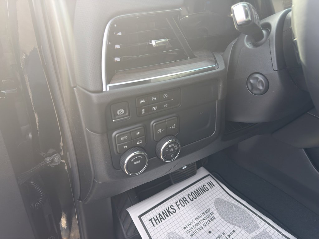 New 2026 Chevrolet Suburban Premier image 17