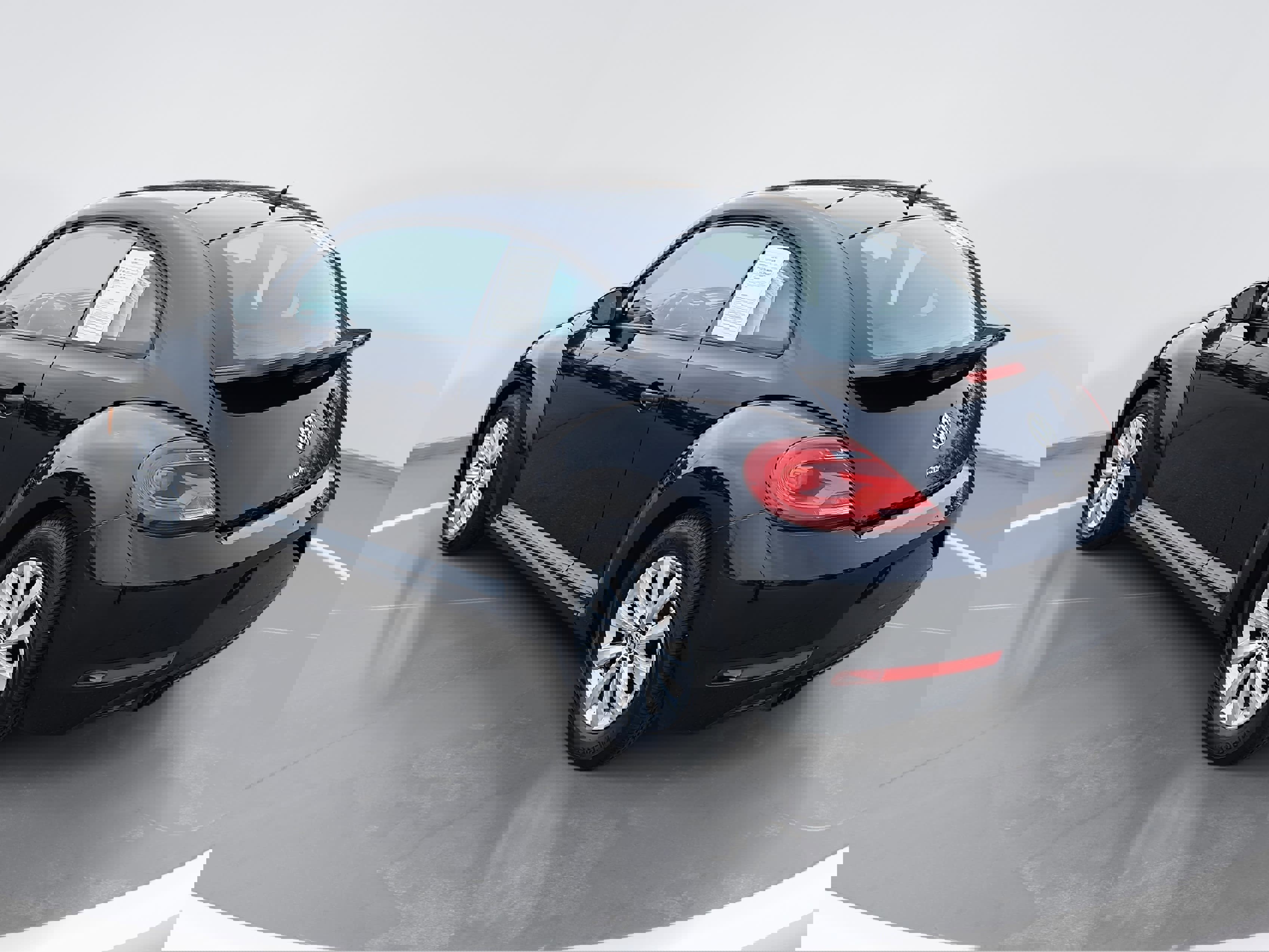 Used 2018 Volkswagen Beetle 2.0T S image 5