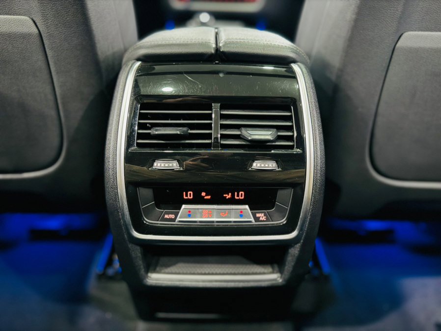 Used 2022 BMW X5 sDrive40i w/ M Sport Package image 32