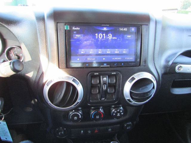 Used 2012 Jeep Wrangler Unlimited Sahara AWD/4WD image 11