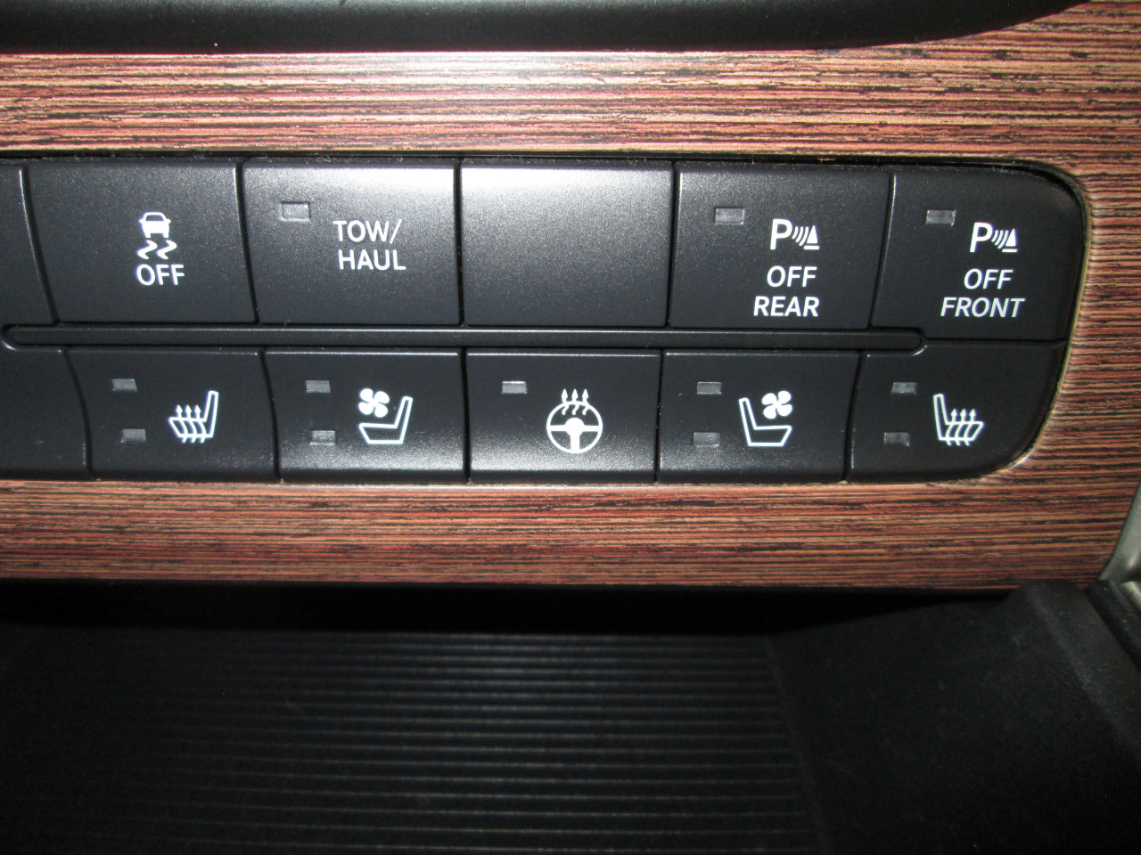 Used 2018 RAM 1500 Laramie w/ Convenience Group image 23