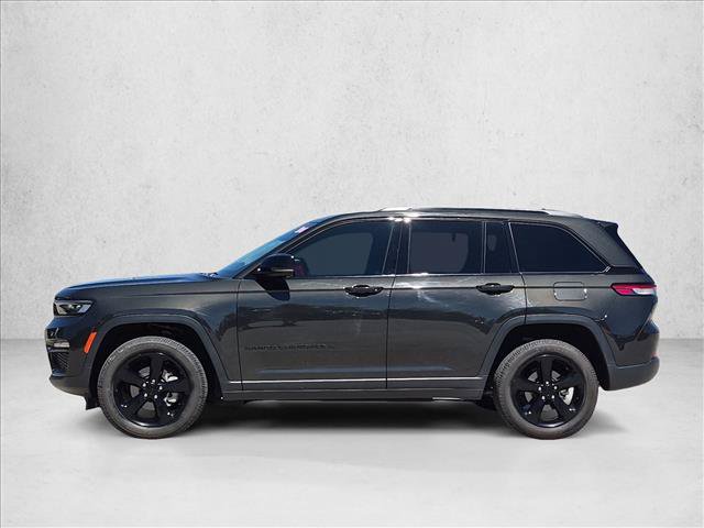 Used 2024 Jeep Grand Cherokee Limited w/ Black Appearance Package AWD/4WD image 9