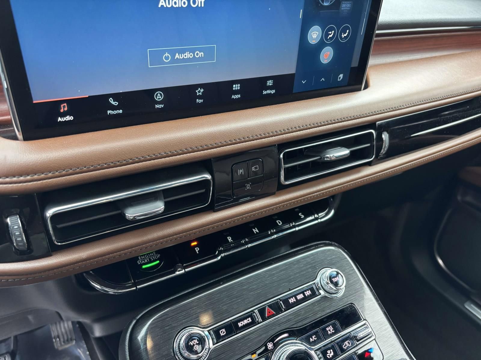 Used 2021 Lincoln Nautilus Reserve image 23