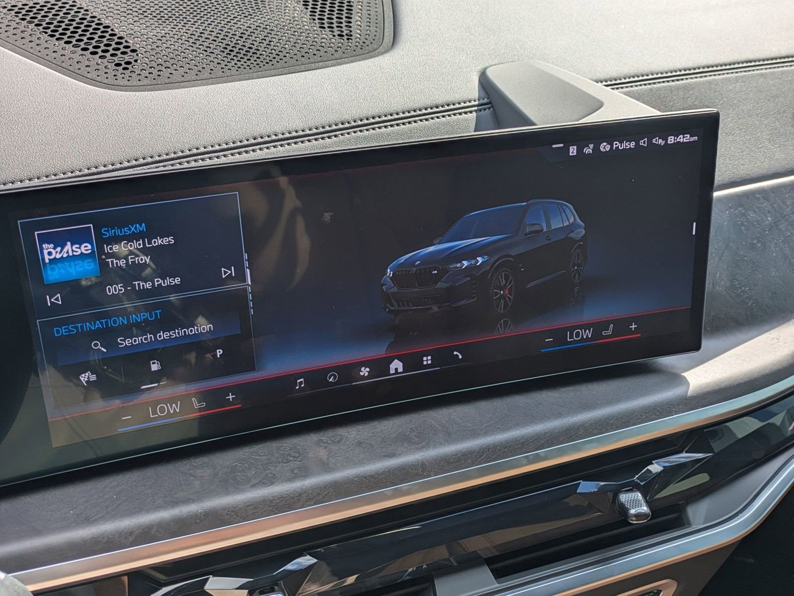 Used 2025 BMW X5 M60i w/ Executive Package image 21