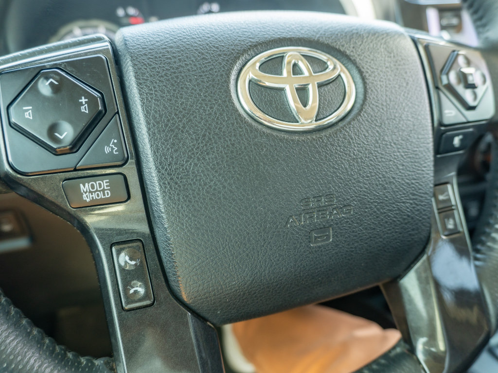 Used 2020 Toyota 4Runner TRD Off-Road Premium w/ Moonroof Package AWD/4WD image 31