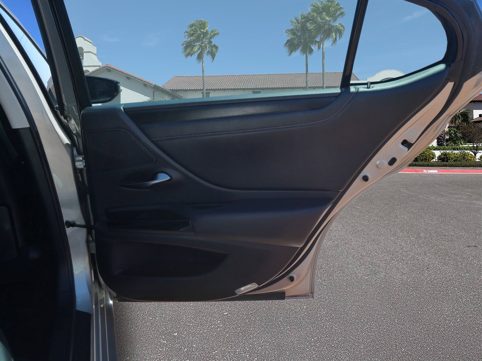 Used 2023 Lexus ES 350 w/ Premium Package image 10