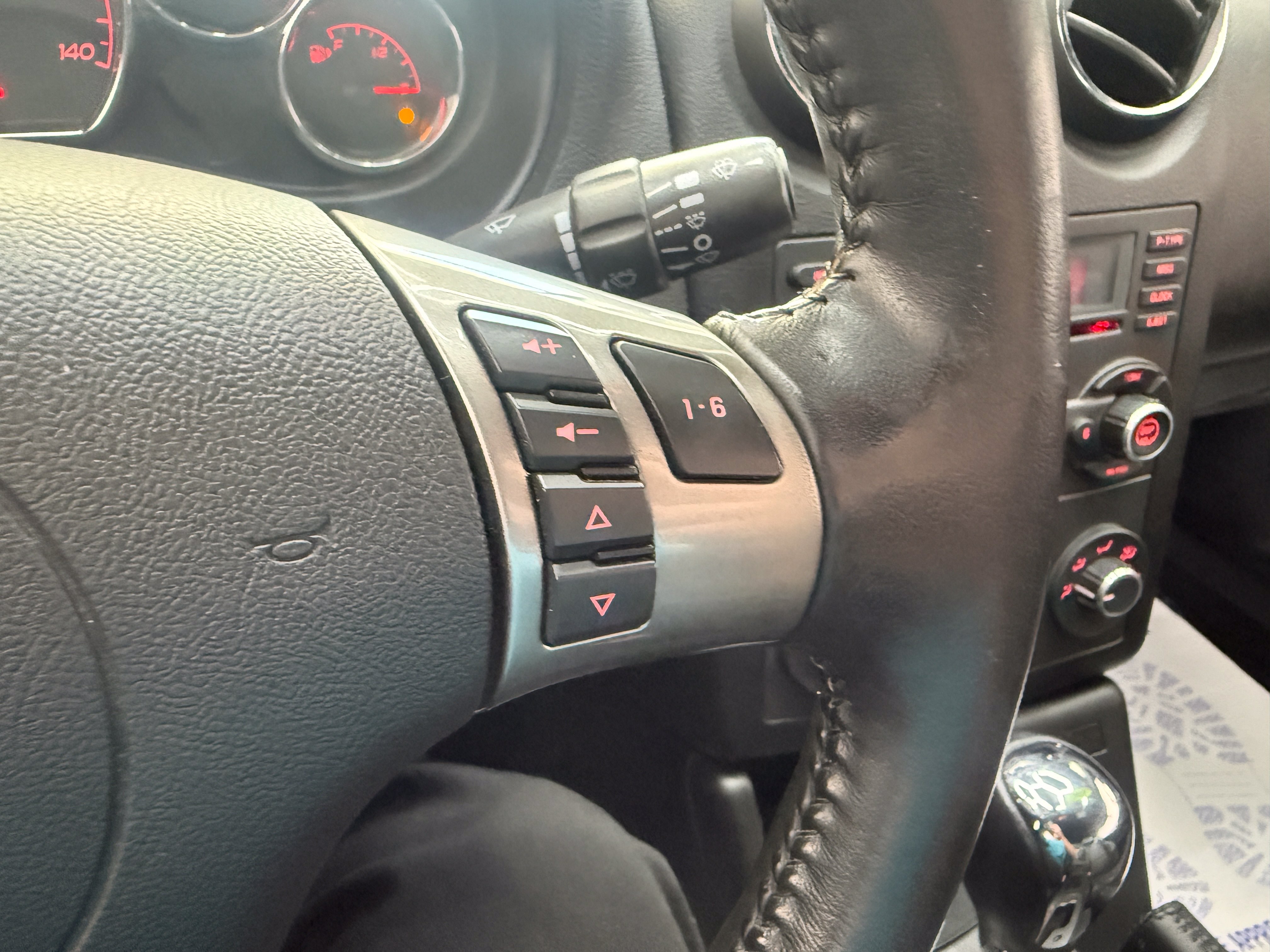Used 2007 Pontiac G6 GT w/ Premium Package FWD image 12