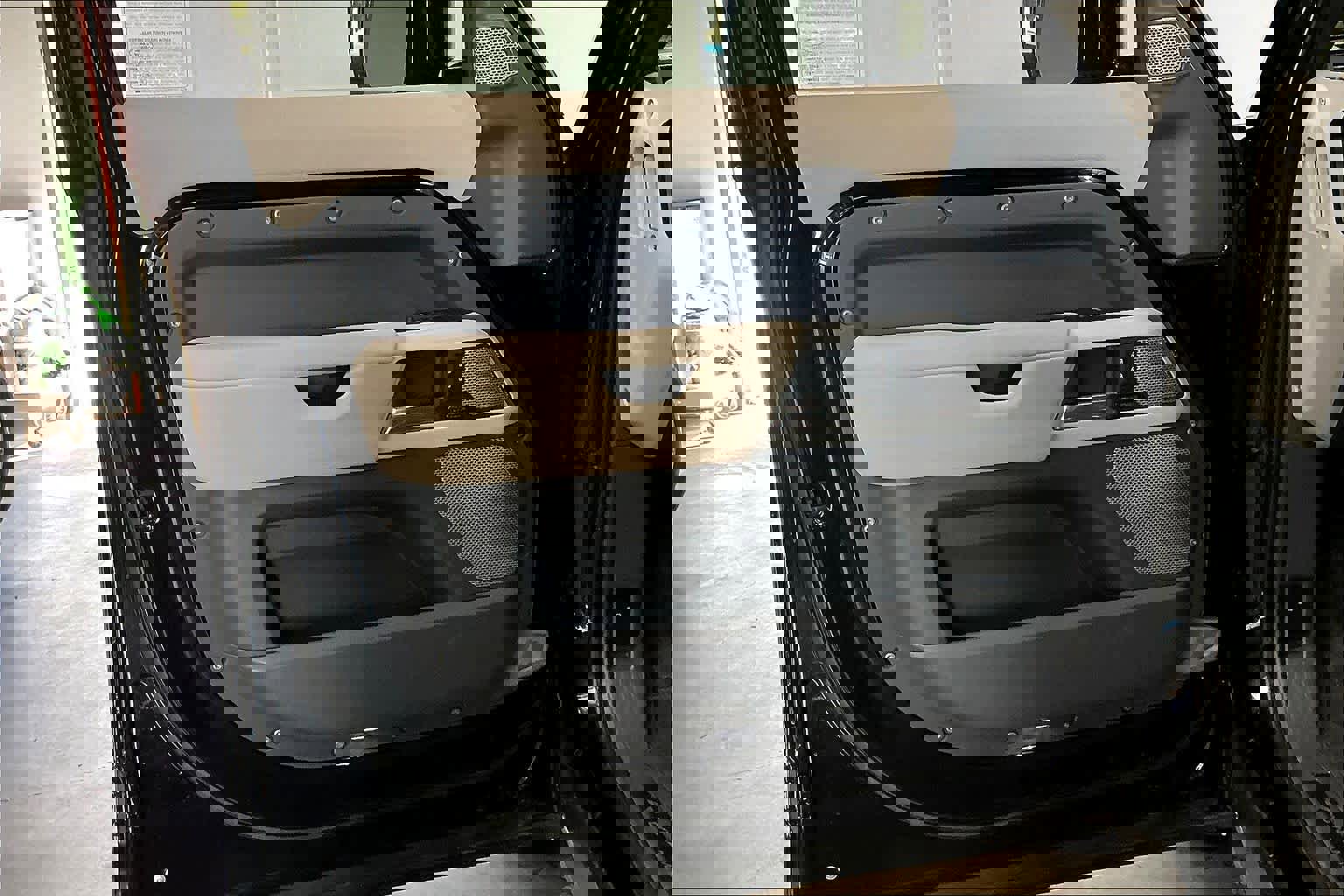 Used 2023 Land Rover Defender 130 X-Dynamic SE image 25