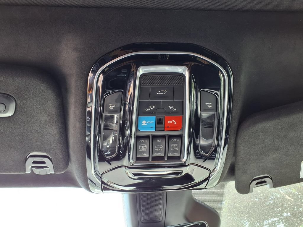 Used 2024 Jeep Grand Wagoneer L Series II AWD/4WD image 22