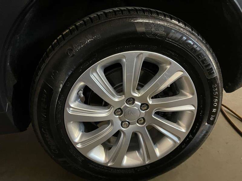 Used 2018 Land Rover Discovery Sport SE image 54