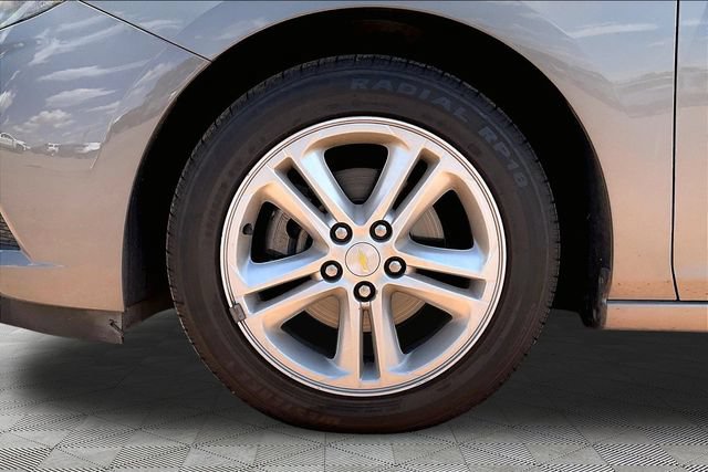 Used 2017 Chevrolet Cruze LT w/ Sun And Sound Package FWD image 22
