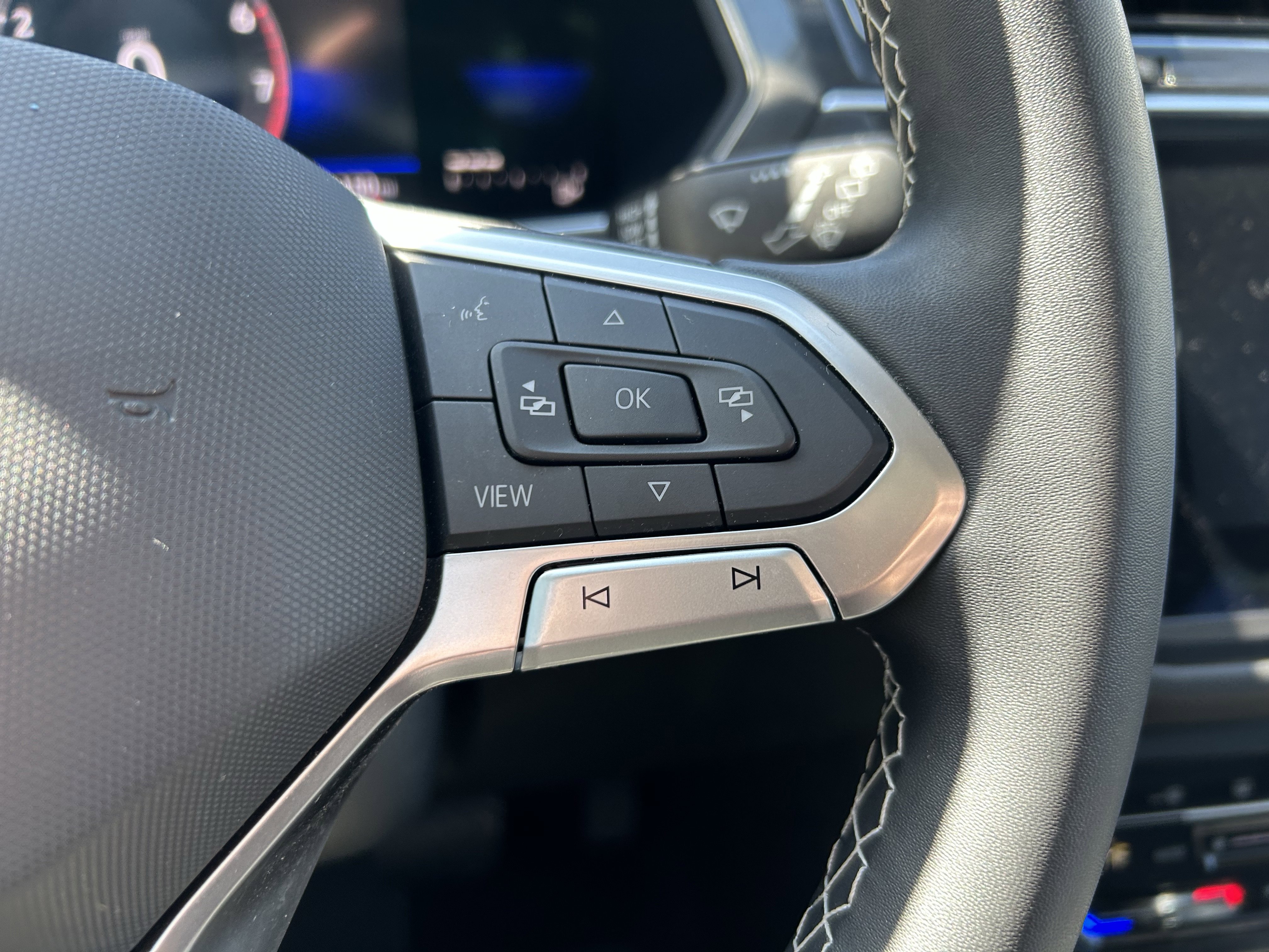 Used 2023 Volkswagen Tiguan SE image 18