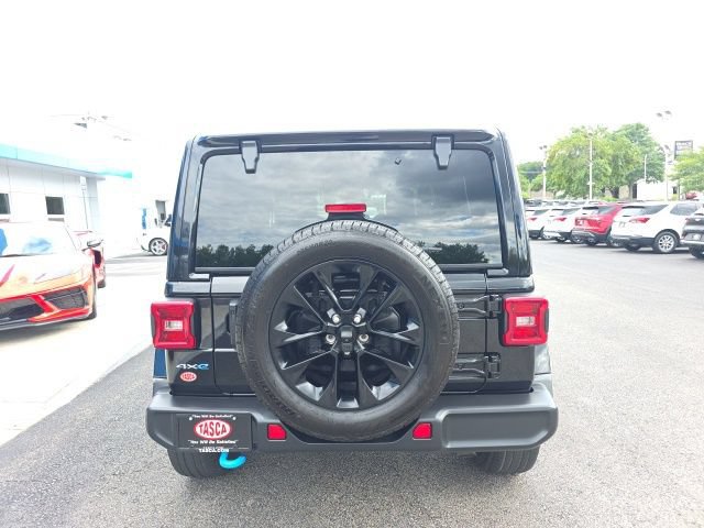 Used 2024 Jeep Wrangler Unlimited Sahara w/ Technology Group AWD/4WD image 3