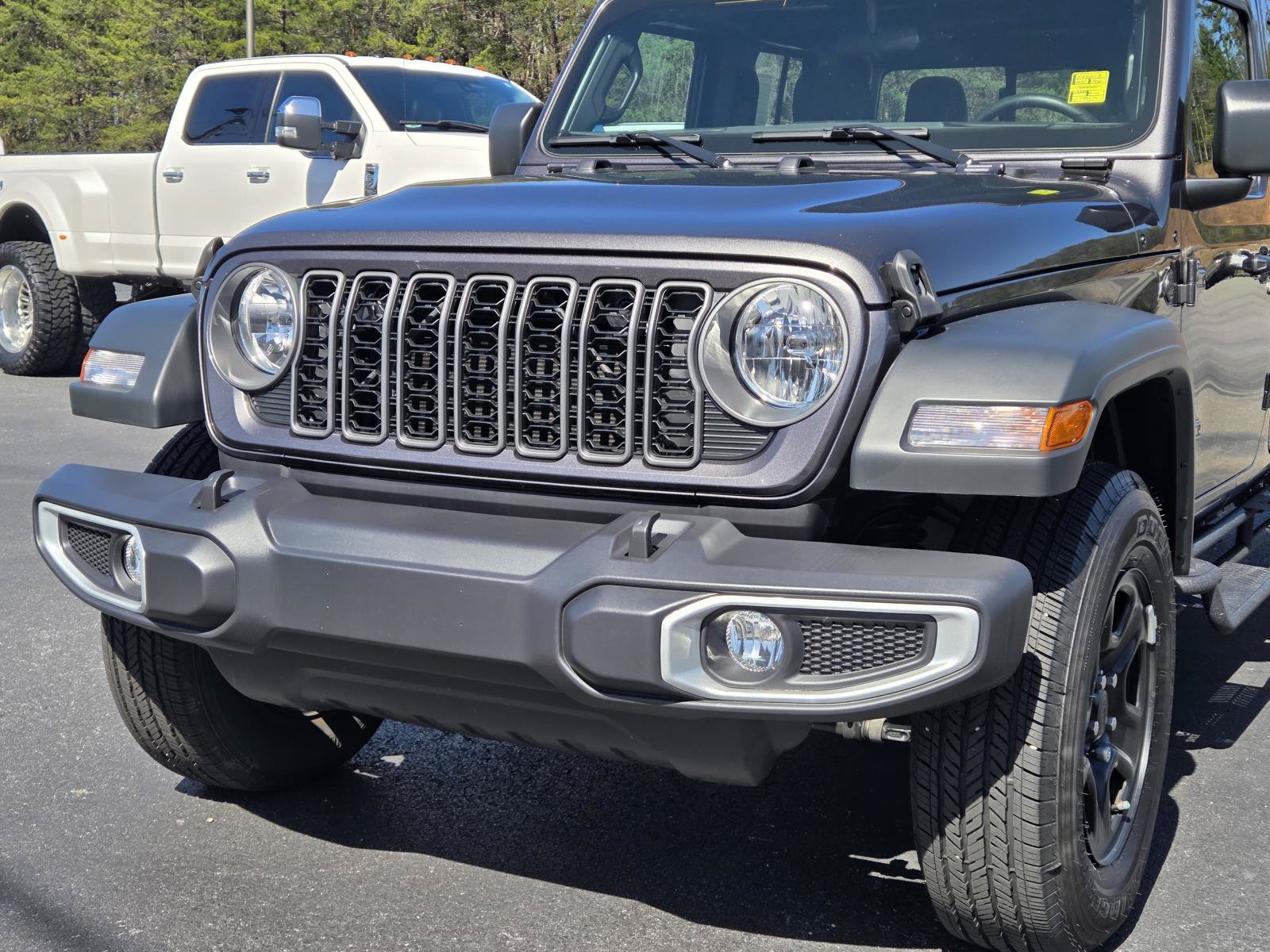 Used 2025 Jeep Gladiator Sport AWD/4WD image 9