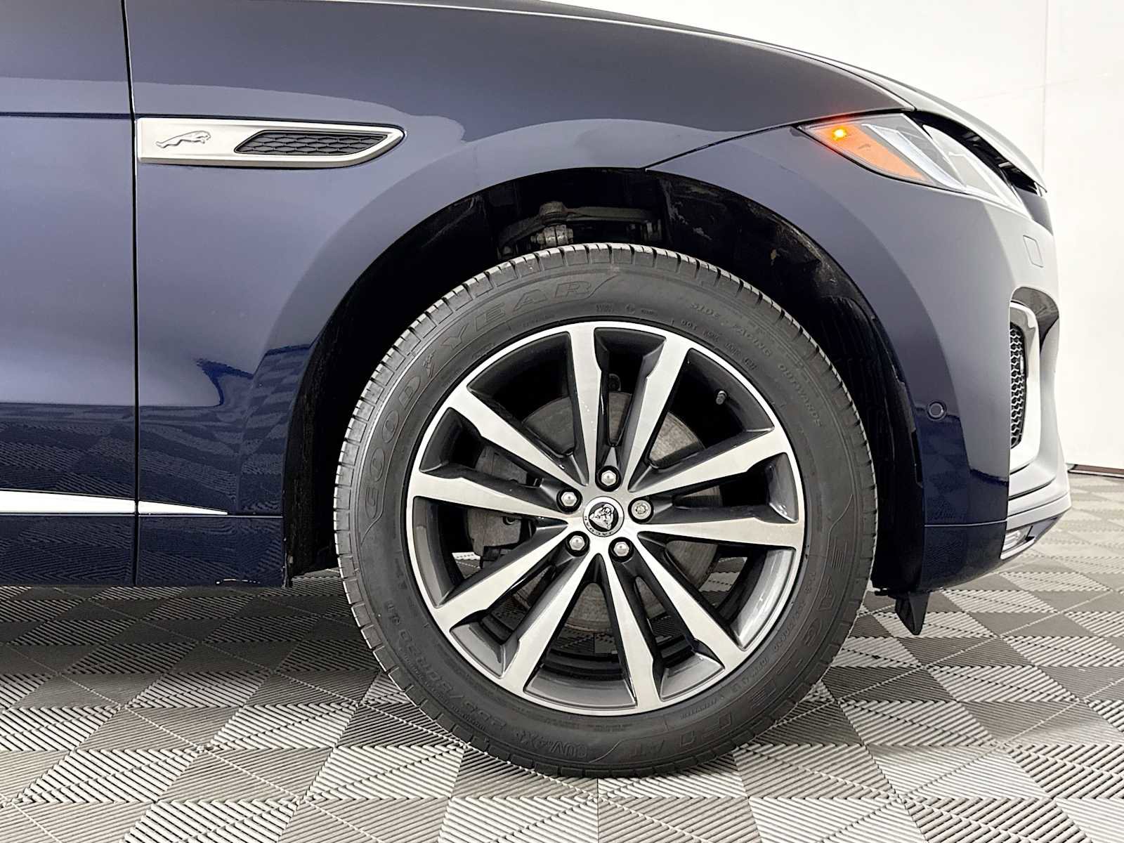 Used 2024 Jaguar F-PACE R-Dynamic S image 29