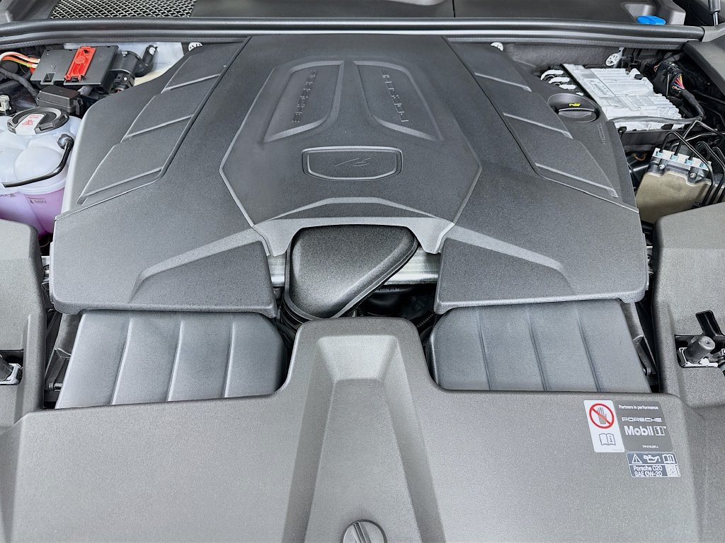 New 2026 Porsche Cayenne Coupe AWD/4WD image 35