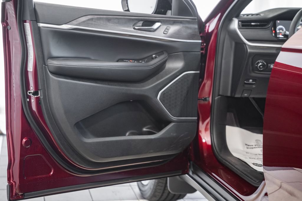 New 2026 Jeep Grand Cherokee Limited AWD/4WD image 39