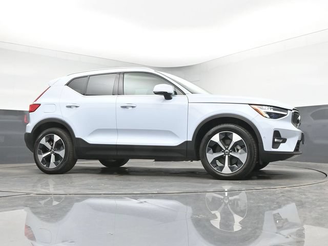 Used 2025 Volvo XC40 B5 Plus AWD/4WD image 10