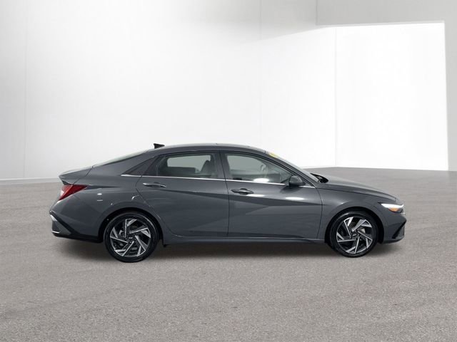 Certified 2025 Hyundai Elantra SEL FWD image 42