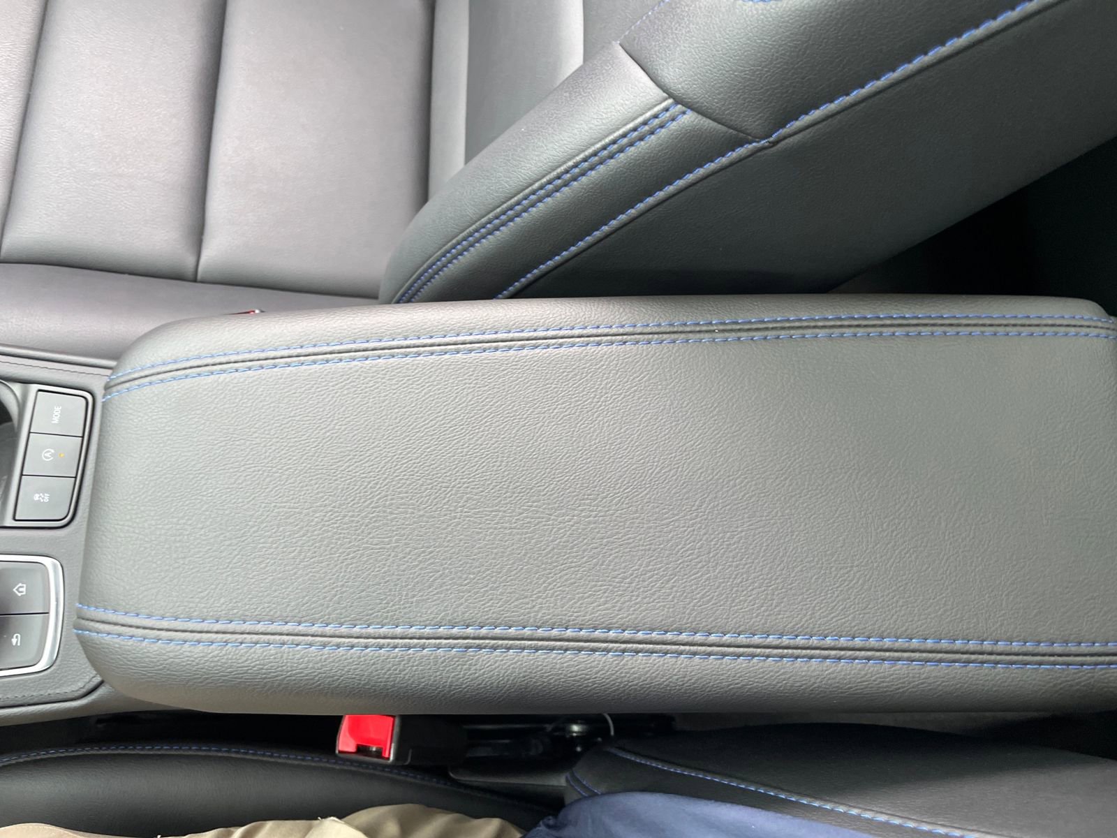 Used 2025 Cadillac XT4 Sport image 27