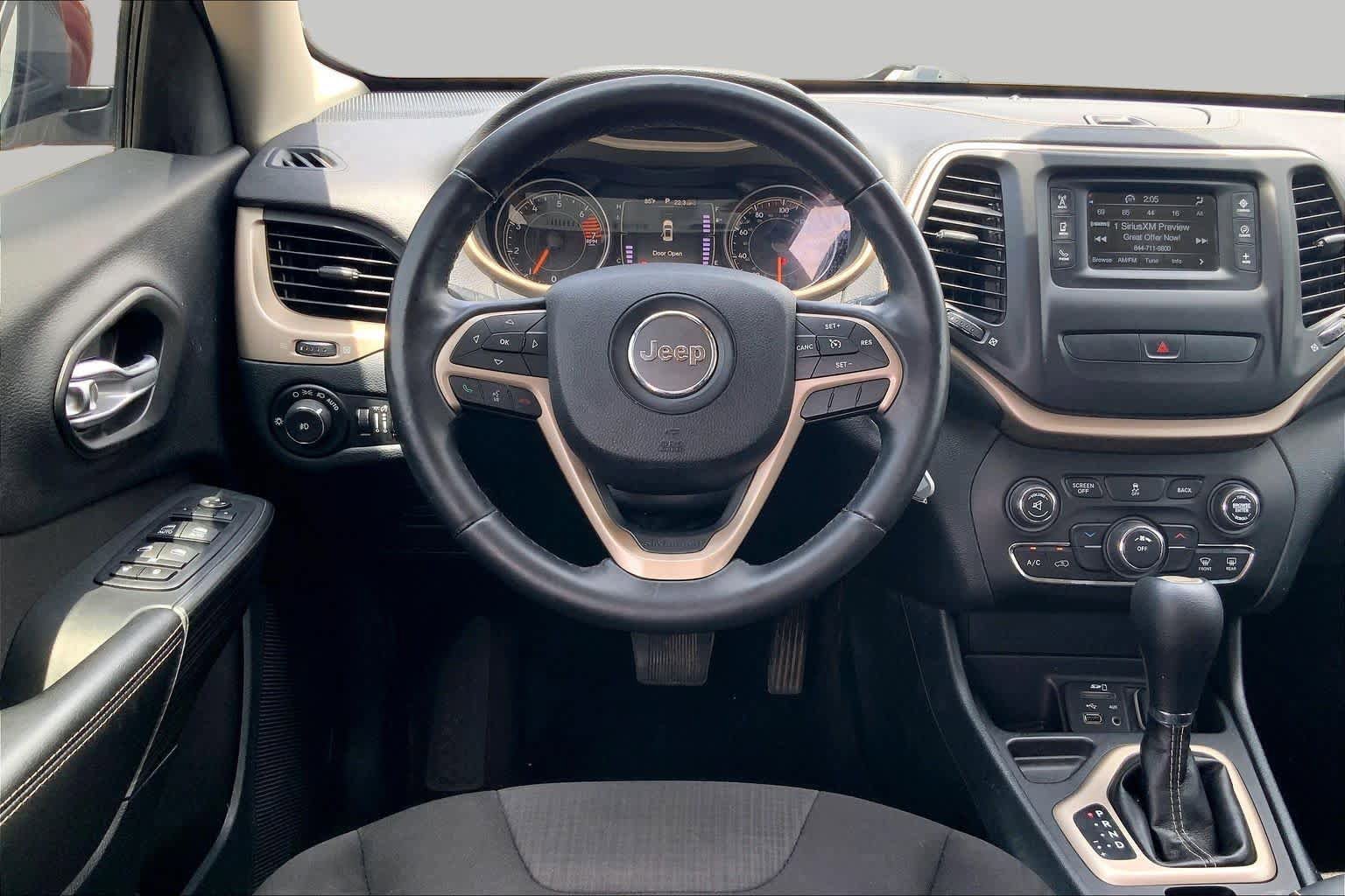 Used 2016 Jeep Cherokee Latitude FWD image 6