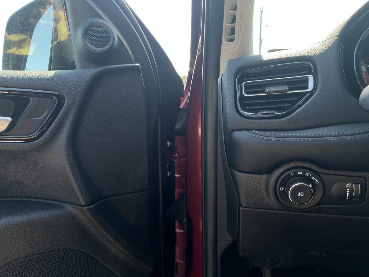 Used 2021 Dodge Durango SXT image 16