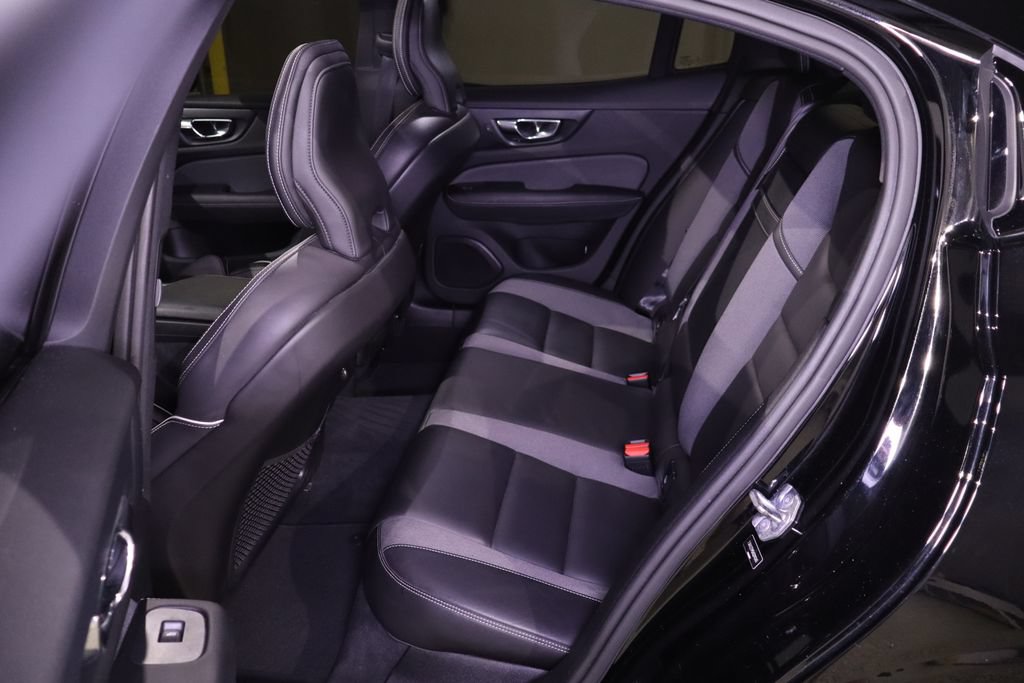 Used 2020 Volvo S60 T5 Momentum FWD image 31